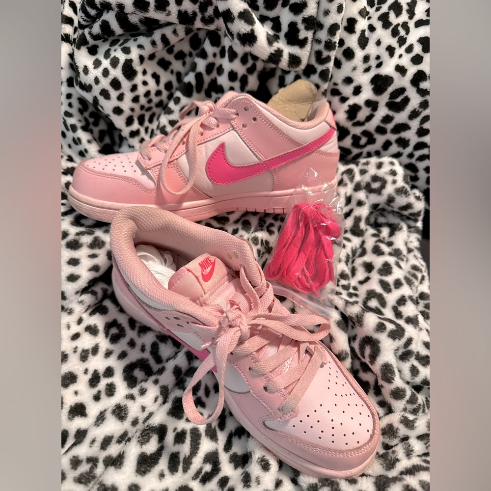 Triple Pink Nike Dunks